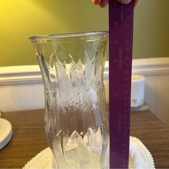 Vintage MCM Clear E. O. Brody Co Textured Leaf Feather Tall Glass Flower Vase - Picture 2 of 7